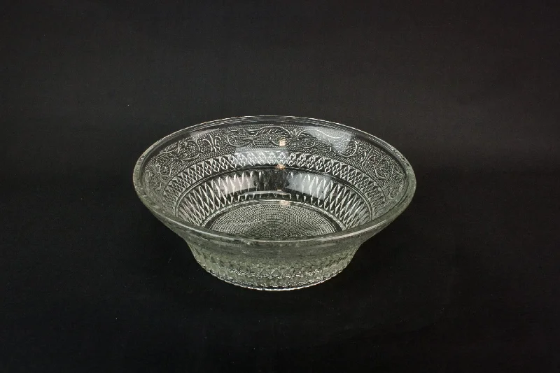 high-quality porcelain flatware -Pressed glass serving bowl