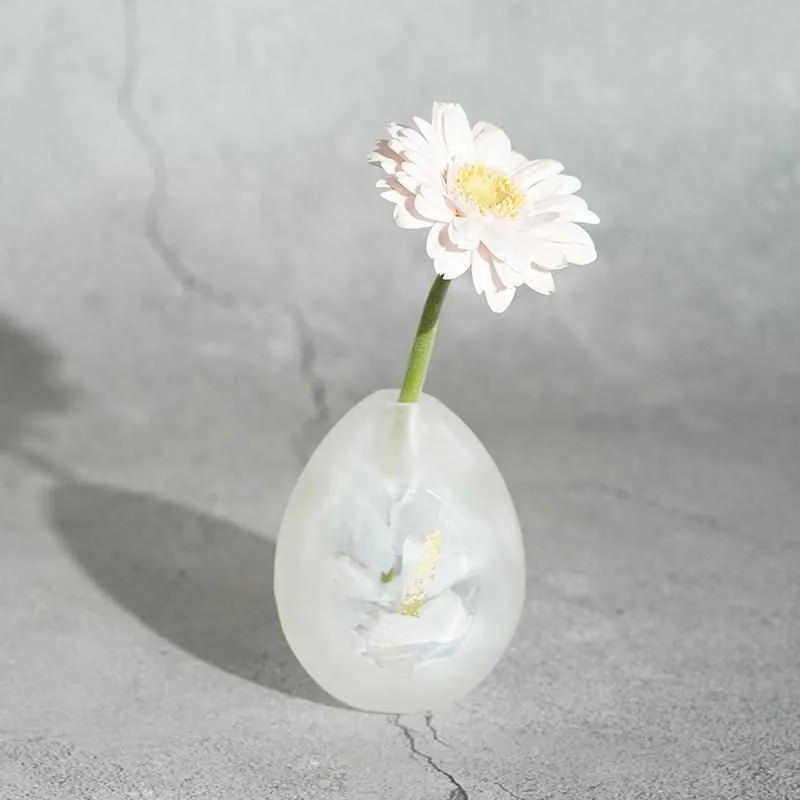 unique decorative glass flower vase -[VASE] COCOCHI | GLASS STUDIO IZUMO | BLOWN GLASS (2 weeks production after order)