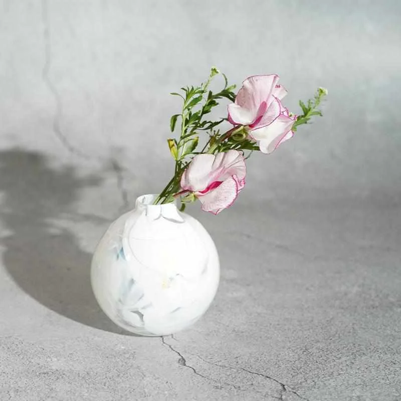 elegant flower vase for modern decor -[VASE] COCOCHI WHITE | GLASS STUDIO IZUMO | BLOWN GLASS (2 weeks production after order)