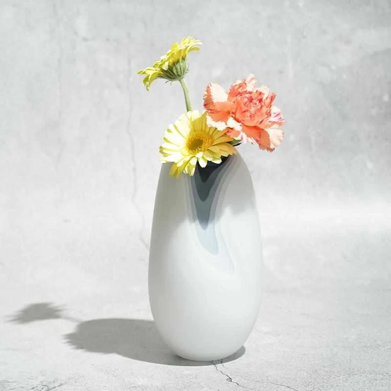 elegant wooden flower vase -[VASE] MAYU BLUE | BLOWN GLASS